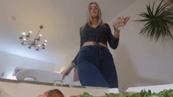 Michelle likes Fastfood and YOU! 6K VR360.webp