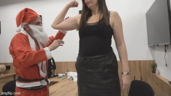 Christmas round -Santa Claus Vs Amazon Girl.webp