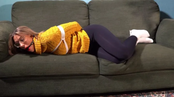 5022 Layla in Sweater Joy.webp