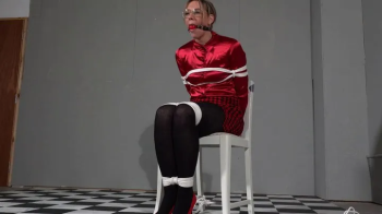 5026 Layla in Buttoned up blouse Chairtied.webp