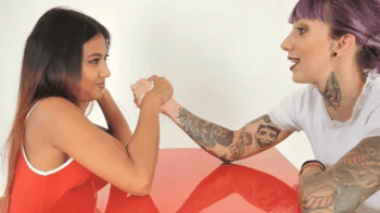 Elizabeth vs Nikita, the most tense arm.webp