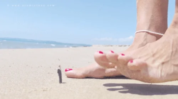 Giantess and tiny in the sand.webp