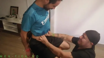 FERCHO HACE COSQUILLAS A SENSEI.webp