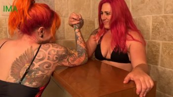 Kat's Bar - armwrestling challenge.webp