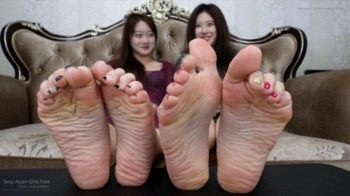 The playful and adorable Asian girls Meinv and Baby flaunt their sexy feet4 HD.webp