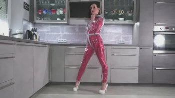 Miss Amira in transparentem Plastik Anzug und Hunter Regenjacke Part 1.webp