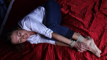 Delta- barefoot girl in white shirt with rolled up sleeves and blue skinny cuffed jeans, balltied with rope, wiggles on.webp