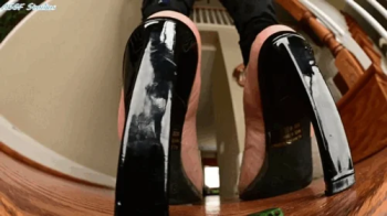 Sexy Rican unaware shoeplay! - MP4.webp