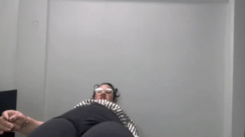 1080P Giantess bussiness woman like to punish small and tiny employees.webp