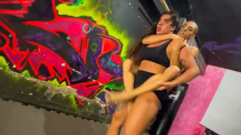 ROUND 2 Muscular Woman vs Skinny Fighter – He Taps Her Out… But She Gets Her Revenge!.webp