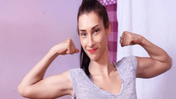 Lorena vs Rubi armwrestling - smaller but stronger.webp