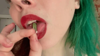 Lipstick Love from Giantess Eliza WMV.webp