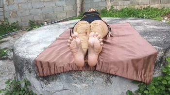Lots of tickling the feet of the woman tied with rope (3).webp