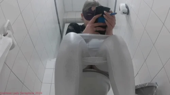 Auf dem Damen WC.webp