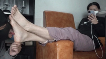 Jiajia's alluring feet, licking and sucking toes!.webp