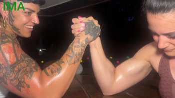 Dolly vs Little Goth Bat - armwrestling.webp