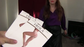 House wife Evangeline Gives Pantyhose Footjob 2.webp