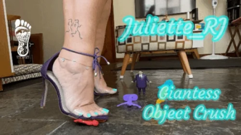 Juliette_RJ Giant finding a small people meeting in her house- FOR MOBILE DEVICES USERS - GIANTESS - FOOT FETISH - TINY.webp