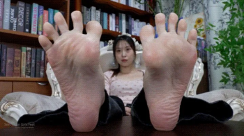 Beautiful girl Dajia showing off her big sexy foot72 4K.webp