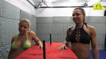 Armwrestling Nikki vs Foxxy.webp