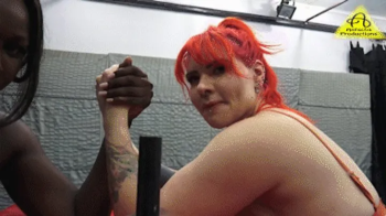 Armwrestling Amber Phoenix vs Naiirobii.webp
