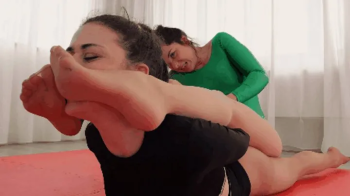 Italian Fetish Game - Pantyhose fight match- Lilith Vs Fatima ( PANTYHOSE WRESTLING ).webp
