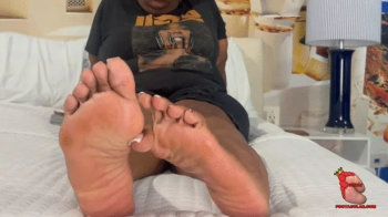 Queentacular - Ms Cocoa Size 11 Foot Tickling & Massage.webp