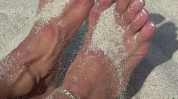 Sandys Fetish Fantasy - Sexy Toes In The Sand!.webp