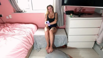 Amy Squirrel - Jennifer's Big Feet (4K).webp