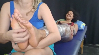 Brazilian Tickling Site - Ticklish Suzy - TICKLED ON THE TABLE - HD.webp