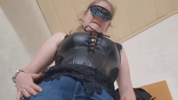 Giantess Lady Seraphina - Der ungebetene Gast.webp