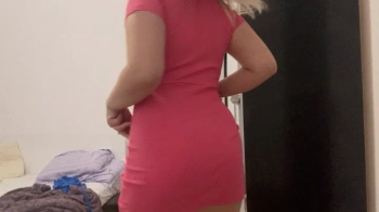Nipsandstrips - Blonde Farting in a pinkk dres.webp