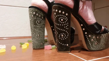 Heels Daze Org - Gummy Bears Stuck in Green Platform Heels WMV.webp