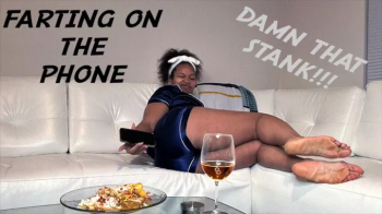 Sashamonae - Farting On The Phone.webp