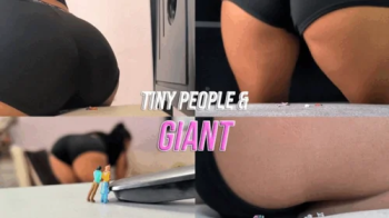 Latincrush - GIGANTE SE SIENTA ACCIDENTALMENTE SOBRE PERSONAS PEQUEÑAS.webp