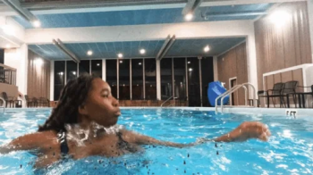 Mxdominionakacrushgoddess Clips - Tinies Swim with Giantess in Pool 4K smaller.webp