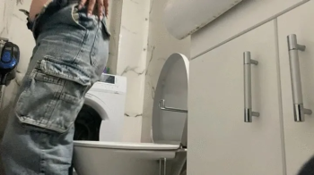 Nipsandstrips - Huge ass blonde girl toilet sittingg.webp