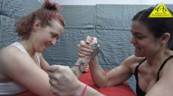 Armwrestling Brigit Heart vs Bambi MX.webp